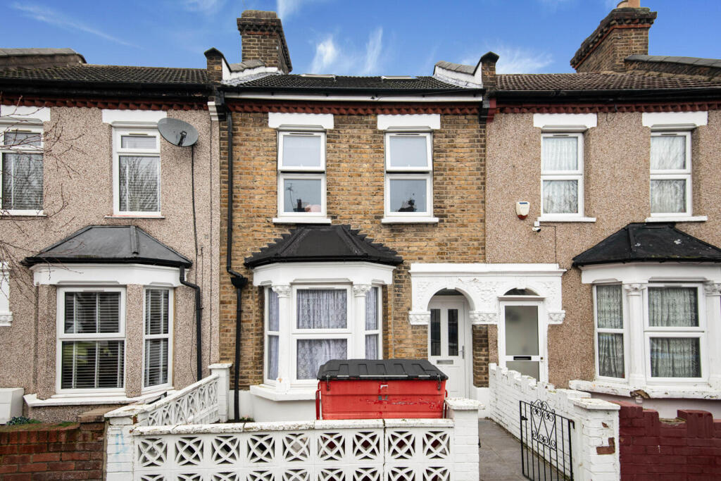 5 bed property in Grosvenor Road, London